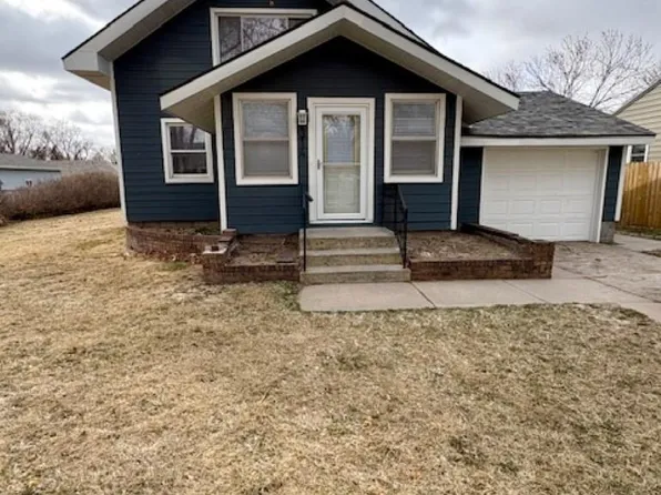 314 B St, Shelton, NE 68876