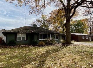 108 E Webb St, Carmi, IL 62821