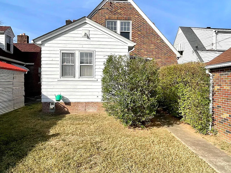 1321 Charleston Ave — Photo 3