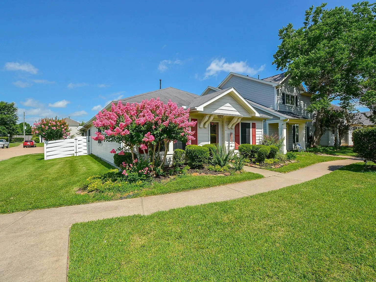 3 bed, 2.0 bath, 1204 sqft, $1,695 — Photo 1