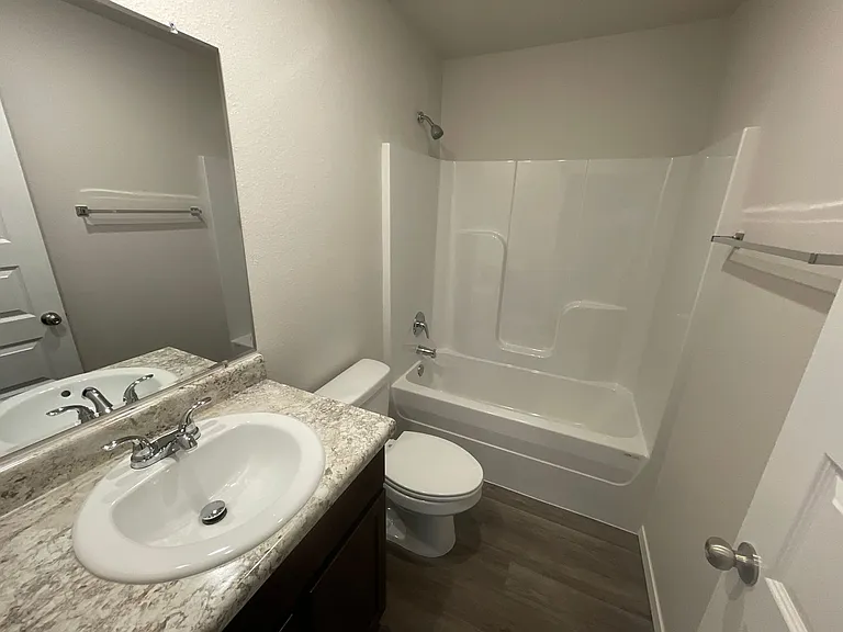 1703 Loveland St — Photo 9