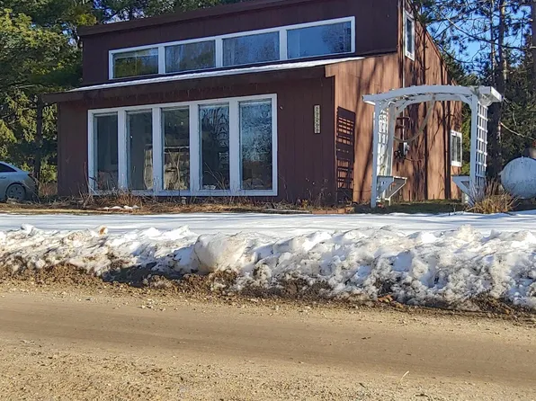 11268 S Shore Dr, Riverdale, MI 48877