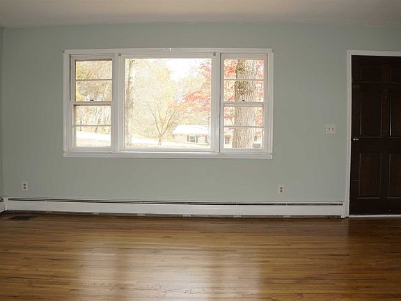 4th image of 15 Guerney Dr