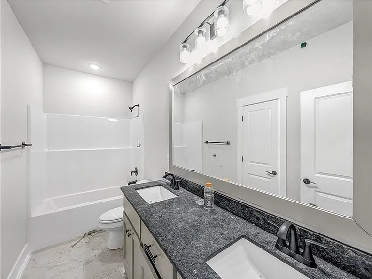 100 Selkirk Dr — Photo 17