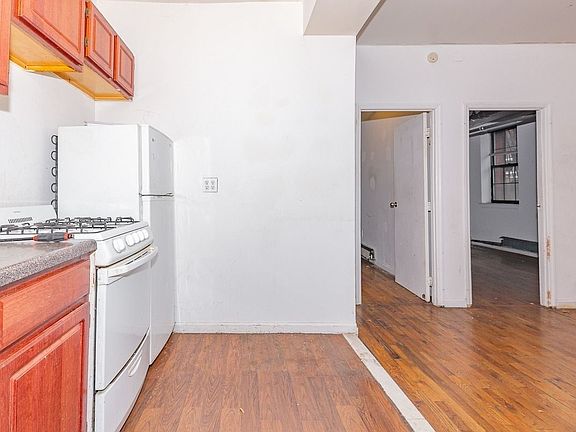2nd image of 262 Gates Ave #Bf