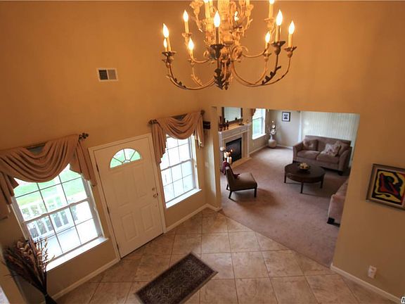 5th image of 33 Willow Wood Dr