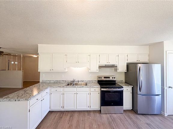 2nd image of 400 Junior St