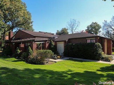 216 Gosling Hill Drive #216, Manhasset, NY, 11030