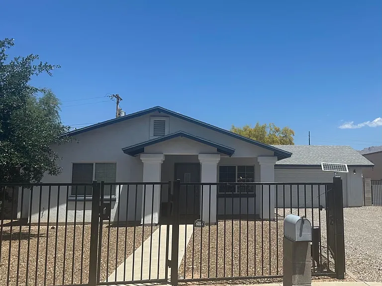 1133 E Hedrick Dr — Photo 1