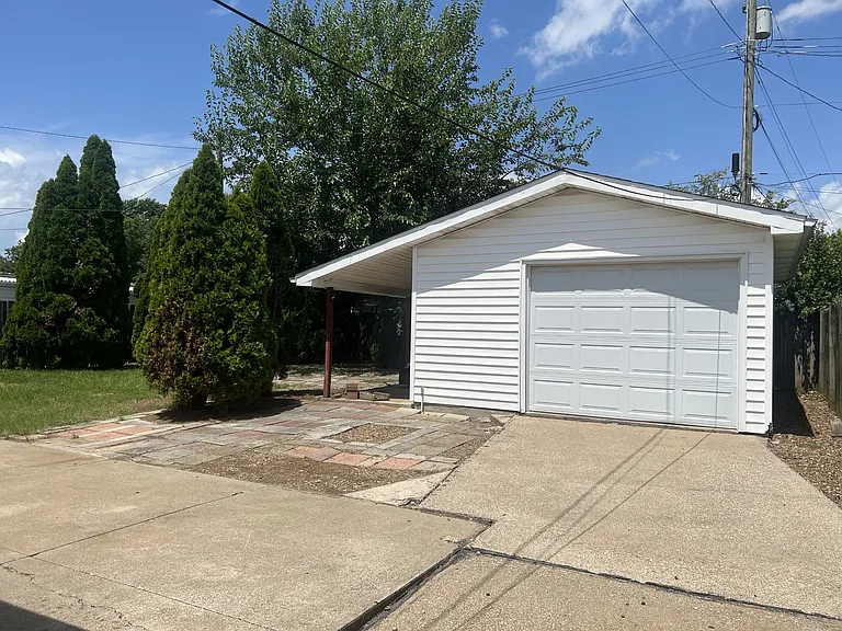 1813 Standish Pl — Photo 2