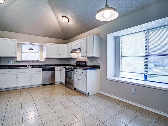 4th image of 1509 Creek Bluff Cir