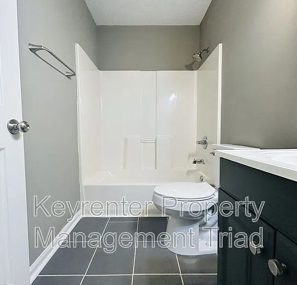 302 Charles St — Photo 11