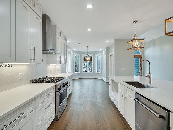 3rd image of 64 Royal Pointe Dr