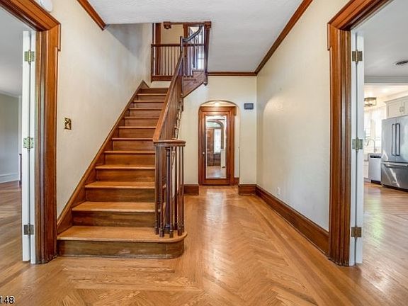 4th image of 515 Fairbanks Ave