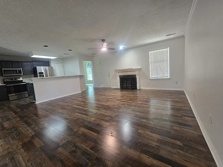 2112 Spring Hill Cir — Photo 4