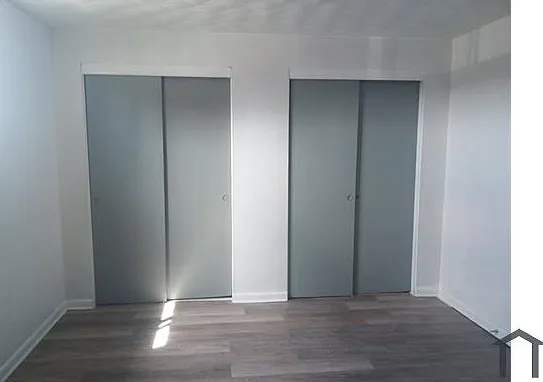 110 Quincy Ave — Photo 6