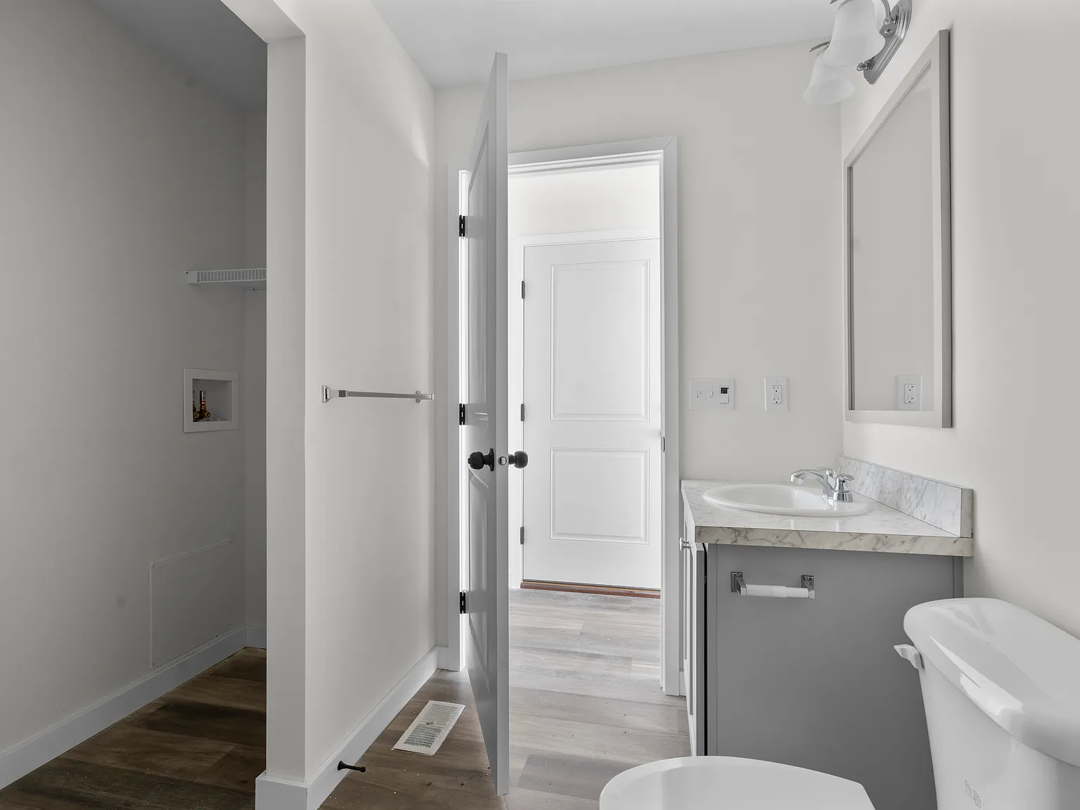 2 bed, 650 sqft, $1,800 — Photo 4