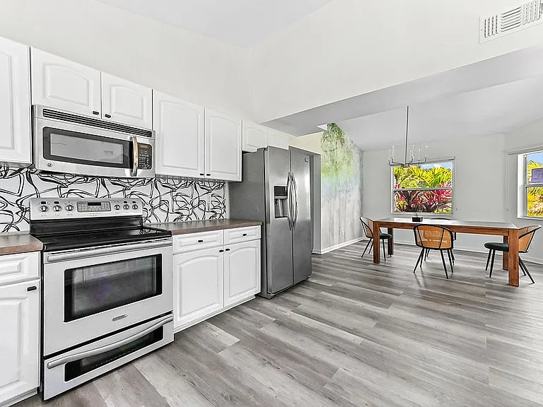 7492 SW 40th Ter — Photo 9