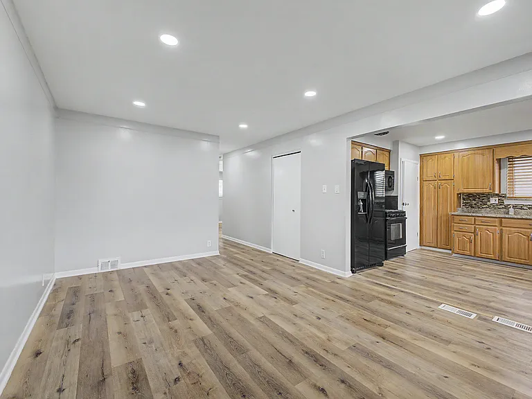 24315 Currier St — Photo 6