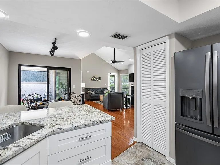 11520 Galleria Dr — Photo 12