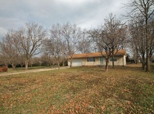 206 E 1st St, Hoyt, KS 66440