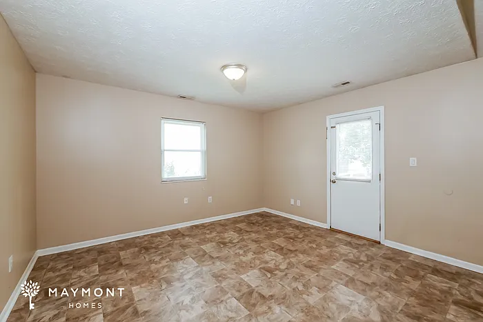 3536 Valley Lake Dr — Photo 7