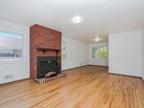 2nd image of 905 Stafford Ave