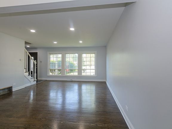 4th image of 1134 E 160th Pl