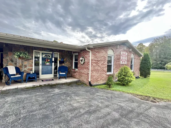 205 Trent St SE, Coeburn, VA 24230