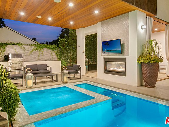 3rd image of 843 N Curson Ave