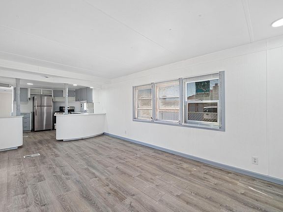 3rd image of 306 E APACHE Street