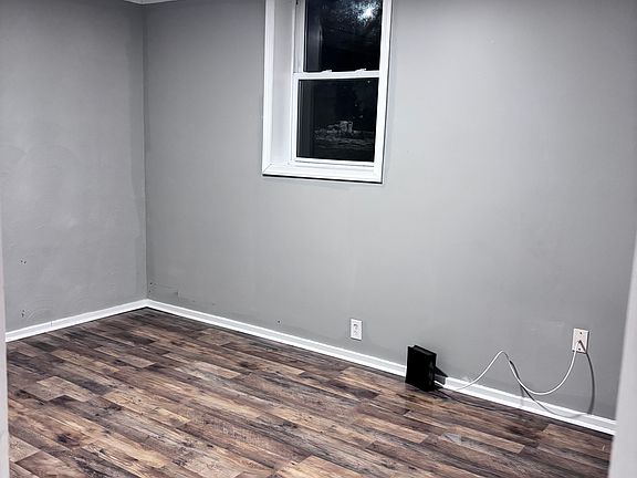 4th image of 556 E Budd St #102