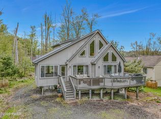 8 Fairway Ct, Lake Ariel, PA 18436
