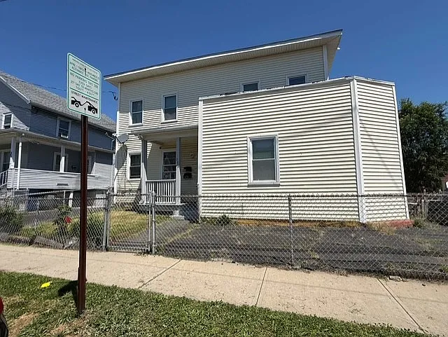 353 Ogden St #2 — Photo 2