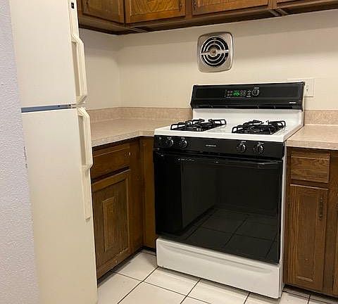 3rd image of 2636 S Logan Ave #111