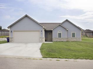 112 Prairie Meadow Rd, Saint George, KS 66535