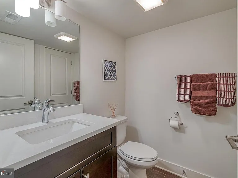 1239 E Palmer St — Photo 26