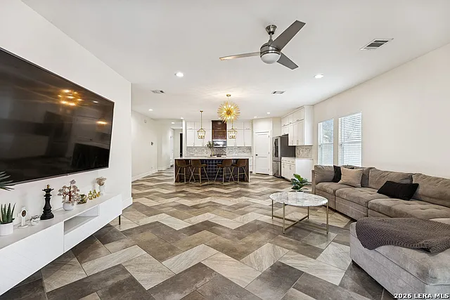 303 Pendleton Ave — Photo 17
