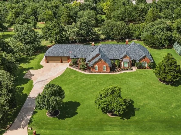 2013 Spirit Wood Ln, Edmond, OK 73025