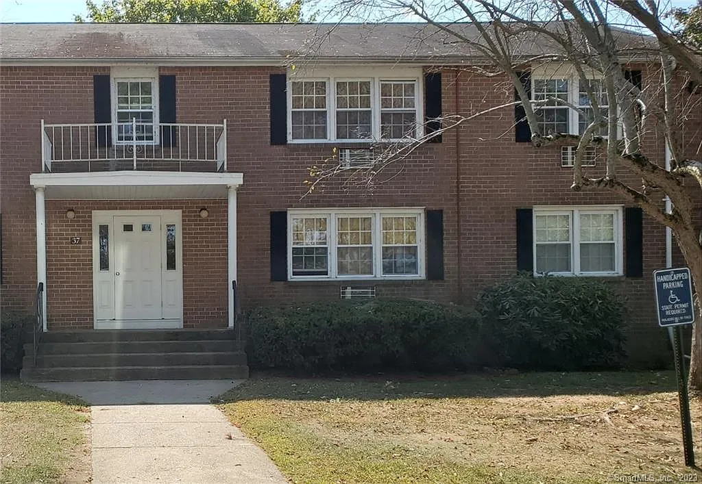 2 bed, 928 sqft, $2,100 — Photo 1