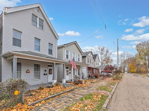 3rd image of 230 W Railroad Ave