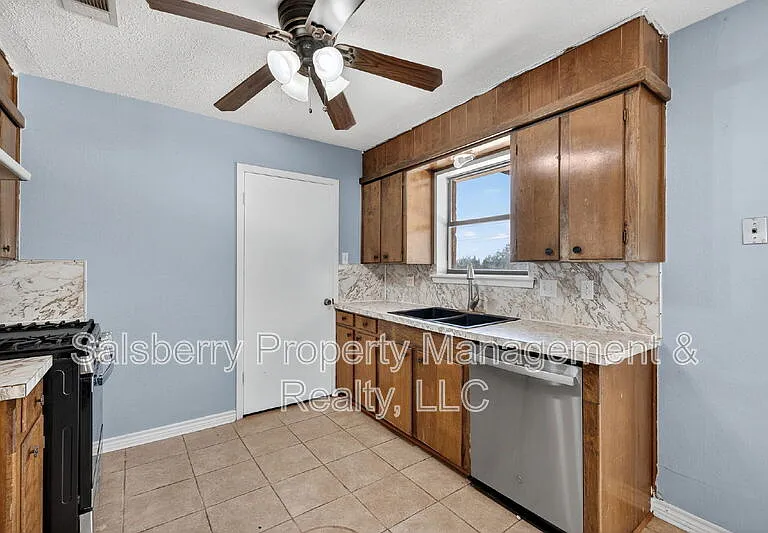 1113 Gifford Dr — Photo 18