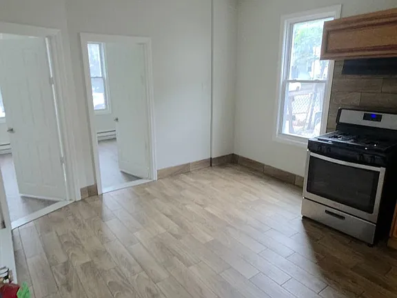 194 W Broadway #1F — photo 2 of 5