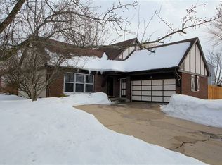 3 Montebello Dr, Vernon Hills, IL