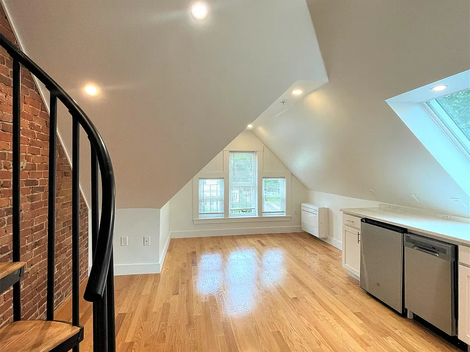 31 Green St #13