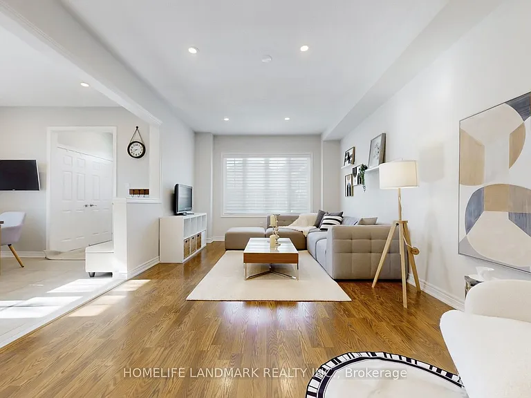 13 Woodway Ln — Photo 12