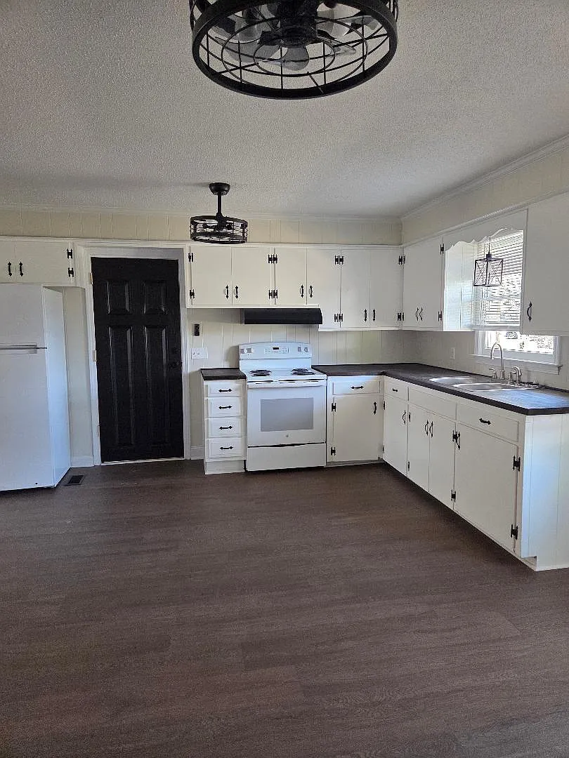 3 bed, 1200 sqft, $1,250 — Photo 3