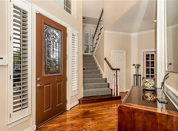 4th image of 1905 Valley View Dr