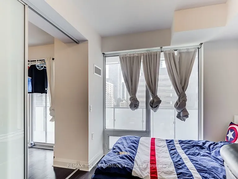 65 Mary St #1011 — Photo 4