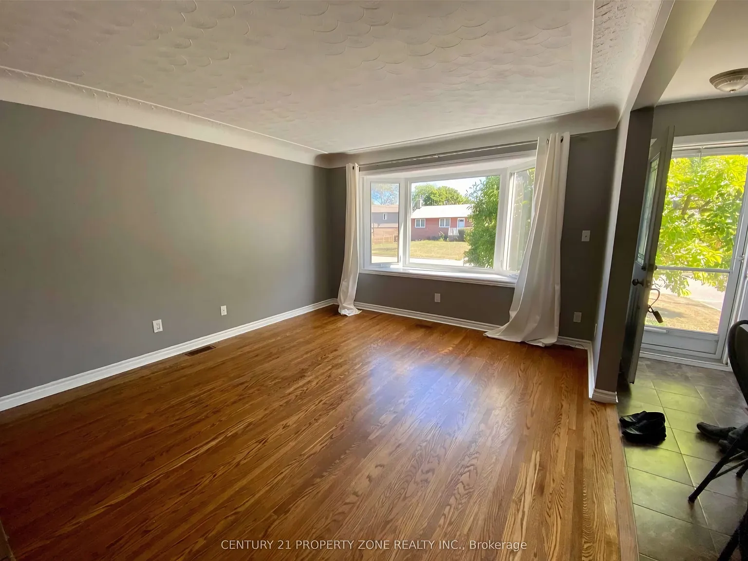 3 bed, $2,950 — Photo 3
